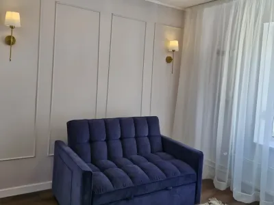 living cu canapea albastra inchiriere apartament Sector 3 București